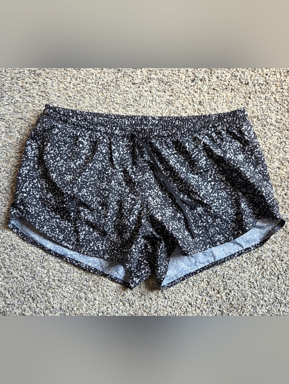 Old Navy Black Speckled Women's Dolphin Hem Athletic Shorts Size M